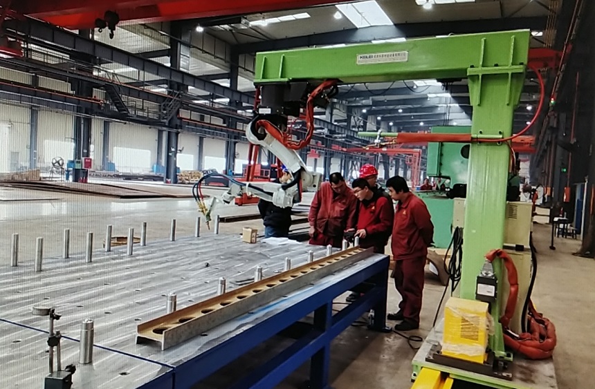 挖掘機(jī)、抓料機(jī)、抓鋼機(jī)、報(bào)廢汽車拆解機(jī)等系列產(chǎn)品加工機(jī)器人工作站