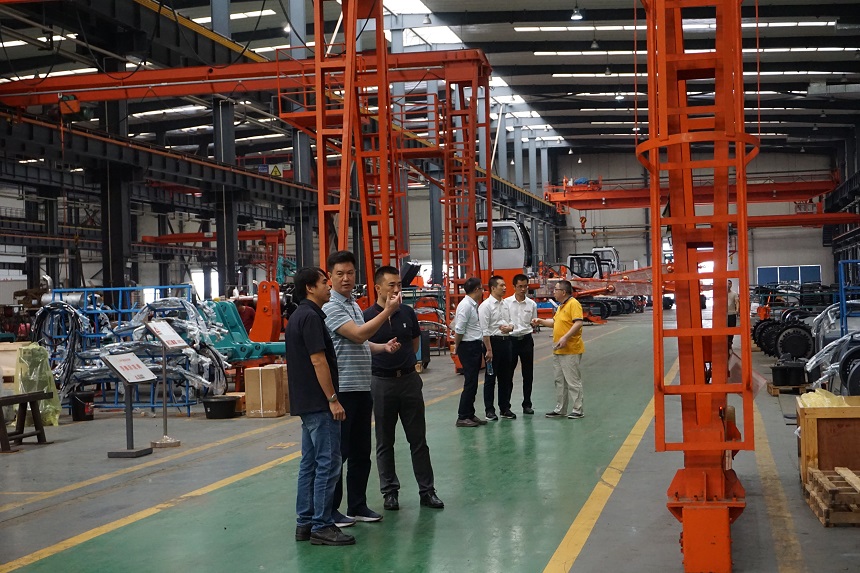 設(shè)備現(xiàn)場(chǎng)技術(shù)交流.jpg 設(shè)備現(xiàn)場(chǎng)技術(shù)交流.jpg